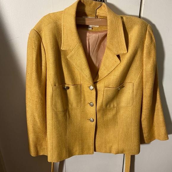 HOST PICK 🎉🌸 Vintage gold 100% silk blazer - Picture 7 of 7